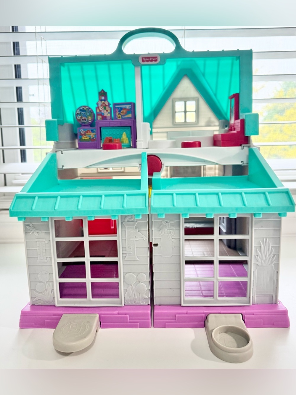 Fisher-Price Little People Big Helpers Fold-Up Playhouse - Picture 2 of 11